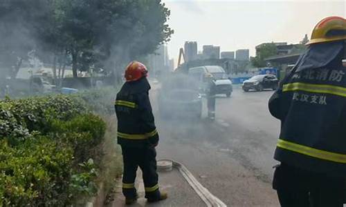 汽车冒黑烟什么意思_汽车冒黑烟交警处罚依